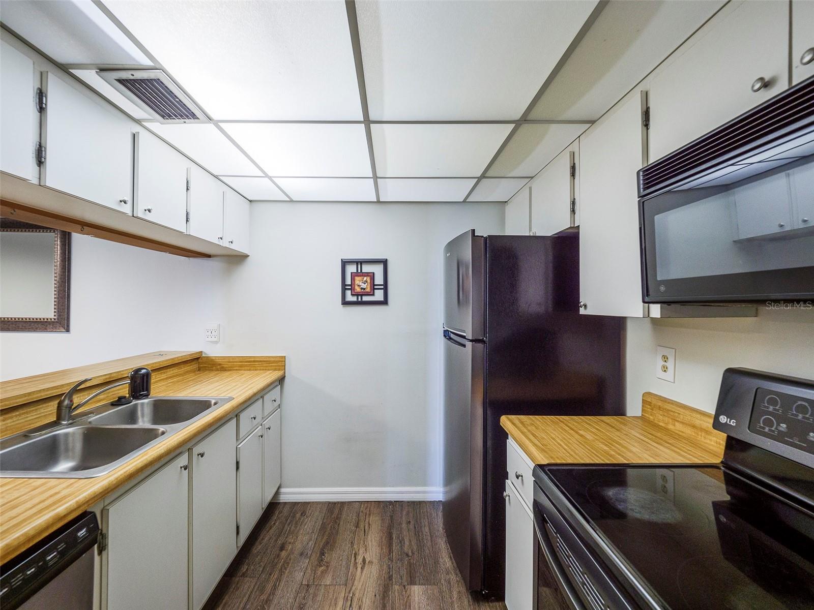 Image 14 of 36 For 3235 Beneva Road 101