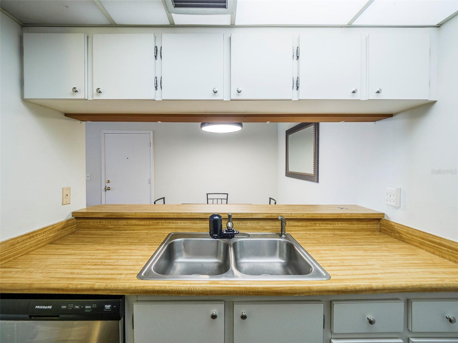 Image 16 of 36 For 3235 Beneva Road 101