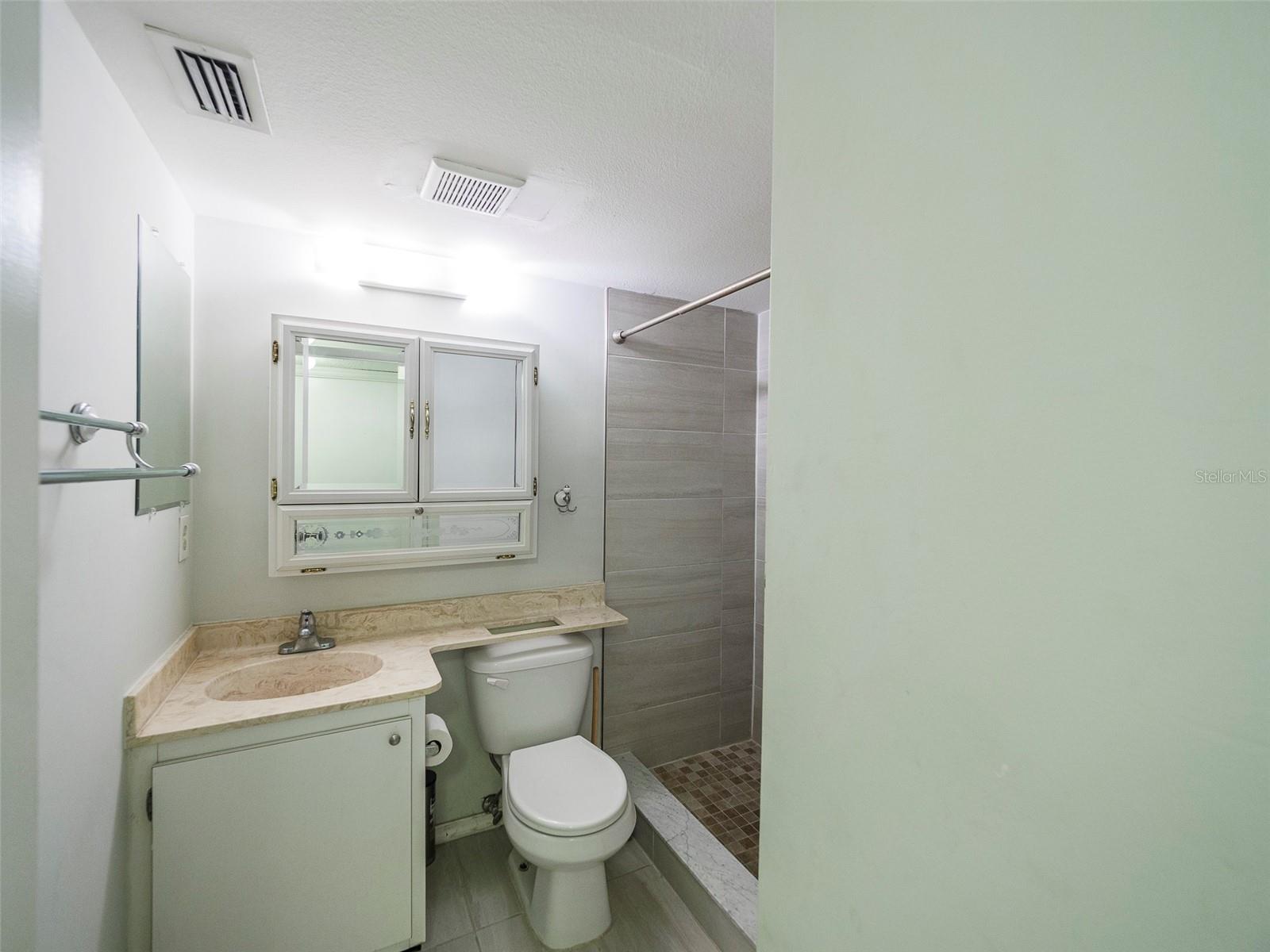 Image 22 of 36 For 3235 Beneva Road 101