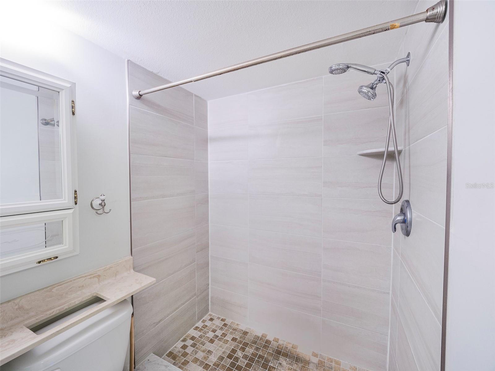 Image 23 of 36 For 3235 Beneva Road 101