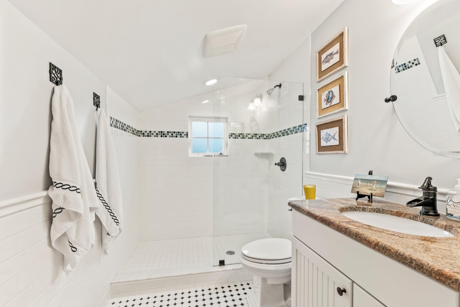 Image 22 of 36 For 760 Railroad Avenue