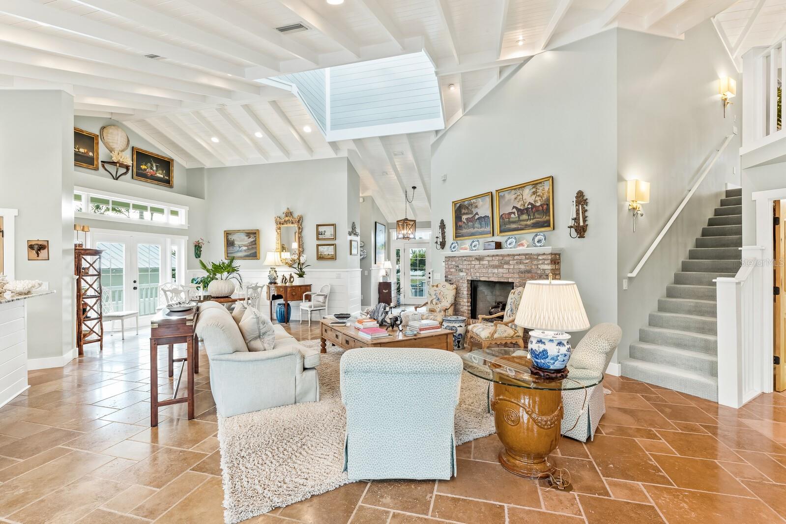 Image 5 of 36 For 760 Railroad Avenue