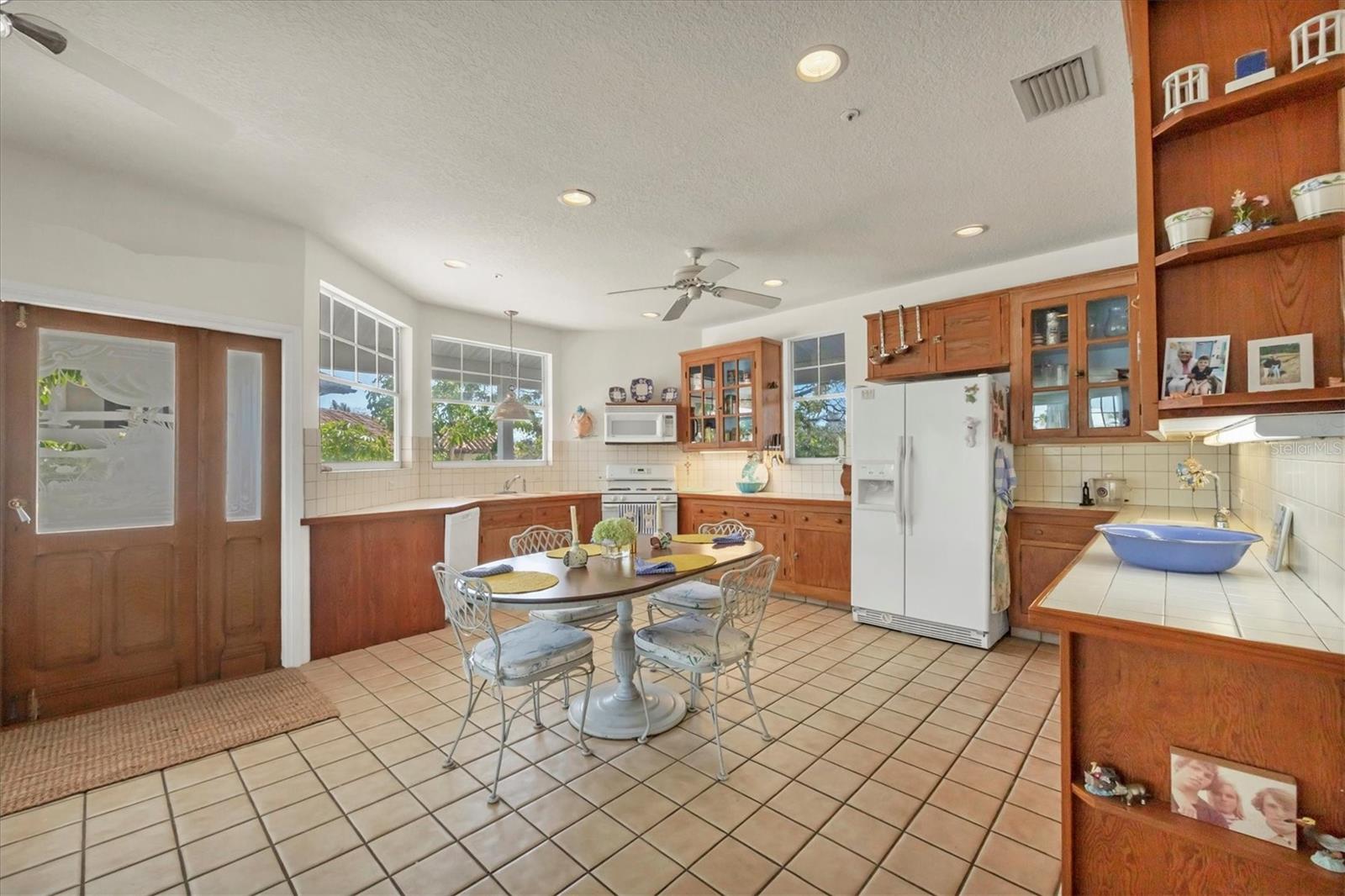 Image 26 of 54 For 1660 16th Street E