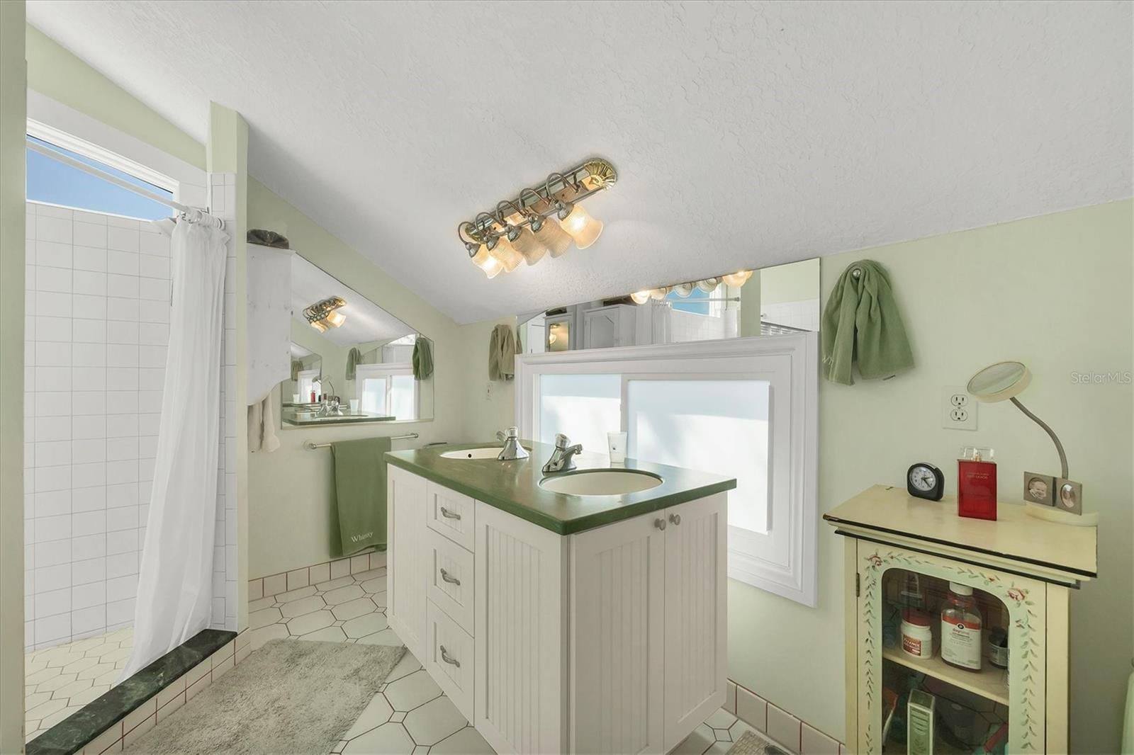 Image 34 of 54 For 1660 16th Street E