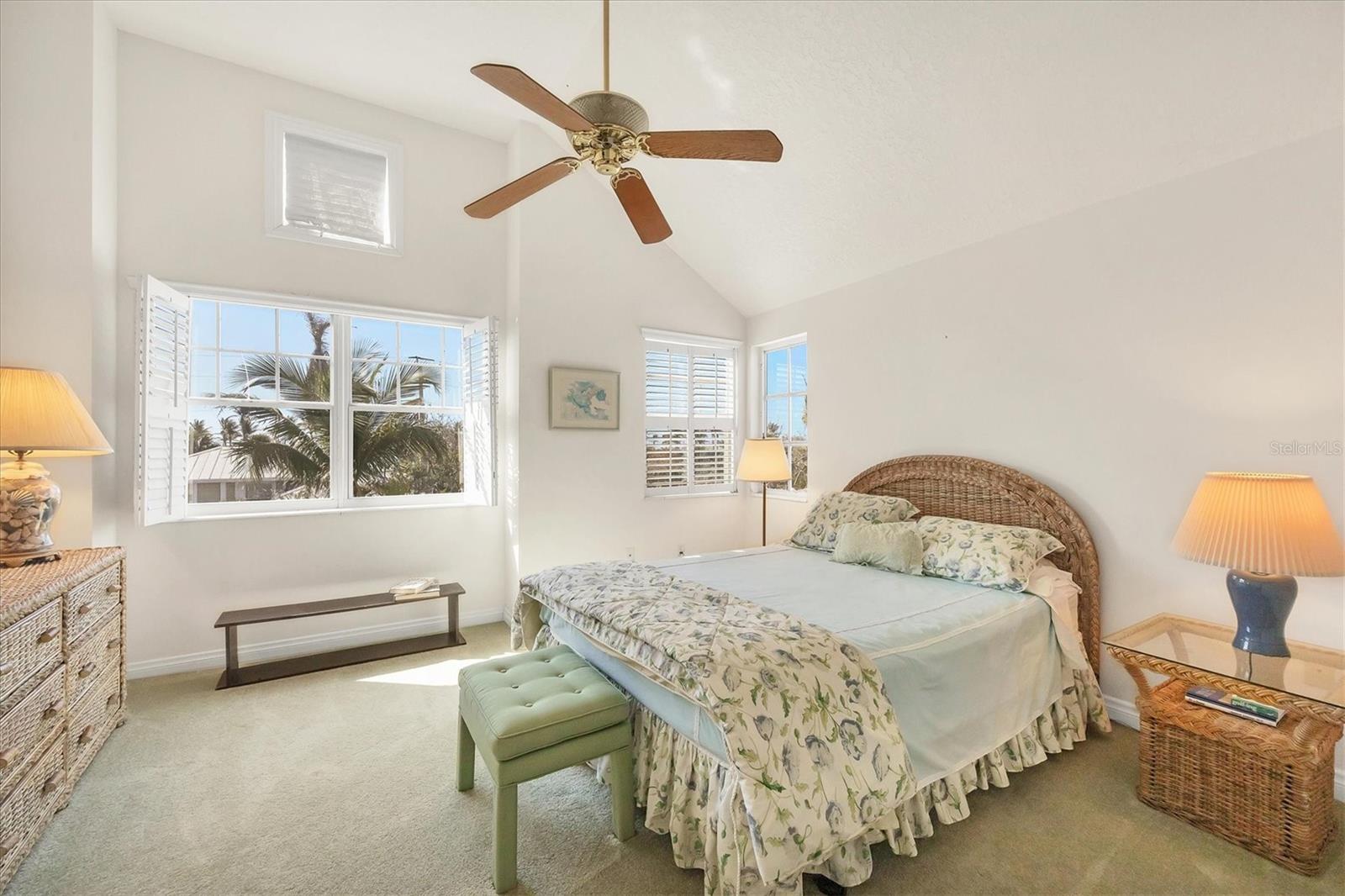 Image 38 of 54 For 1660 16th Street E