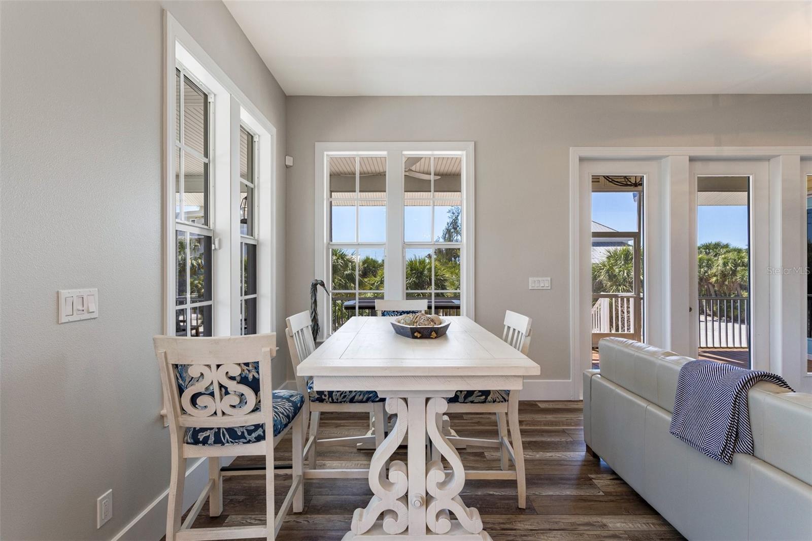 Image 16 of 56 For 32 Palm Drive