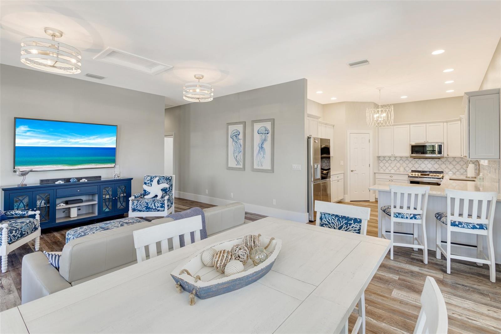 Image 18 of 56 For 32 Palm Drive