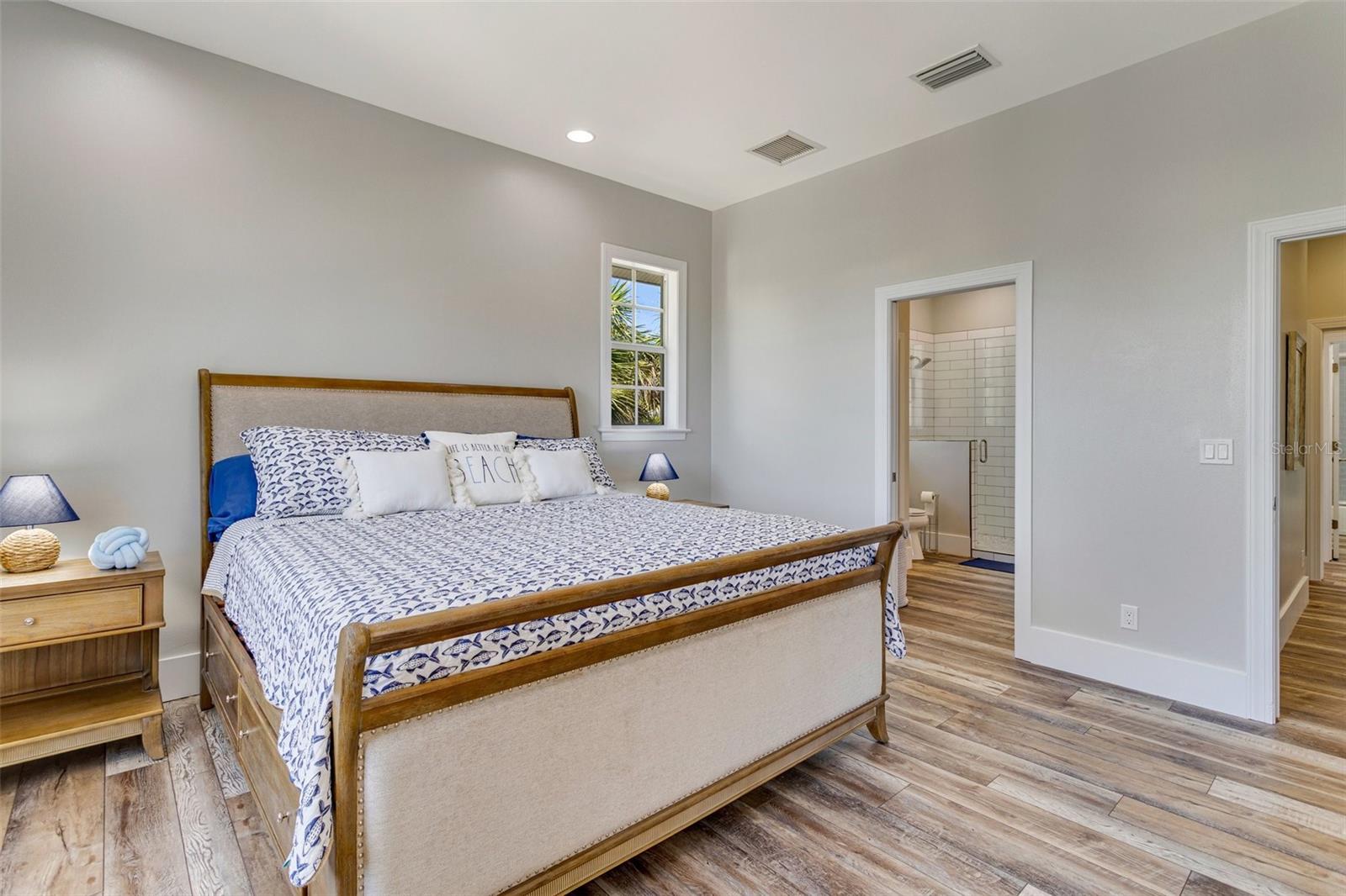 Image 30 of 56 For 32 Palm Drive