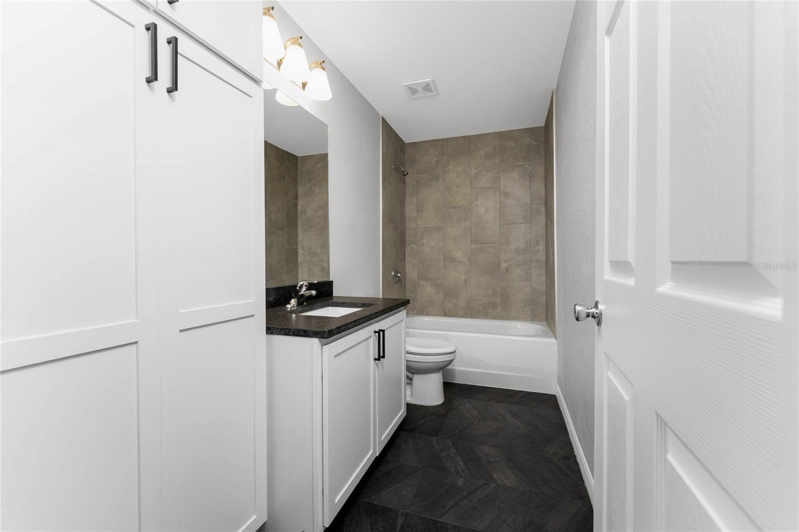 Listing photo id 20 for 5081 Chamberlain Boulevard