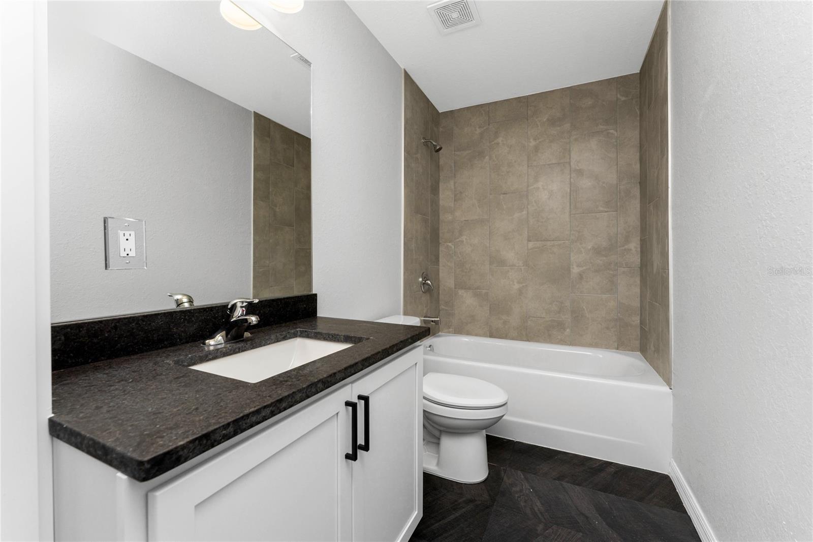 Listing photo id 21 for 5081 Chamberlain Boulevard