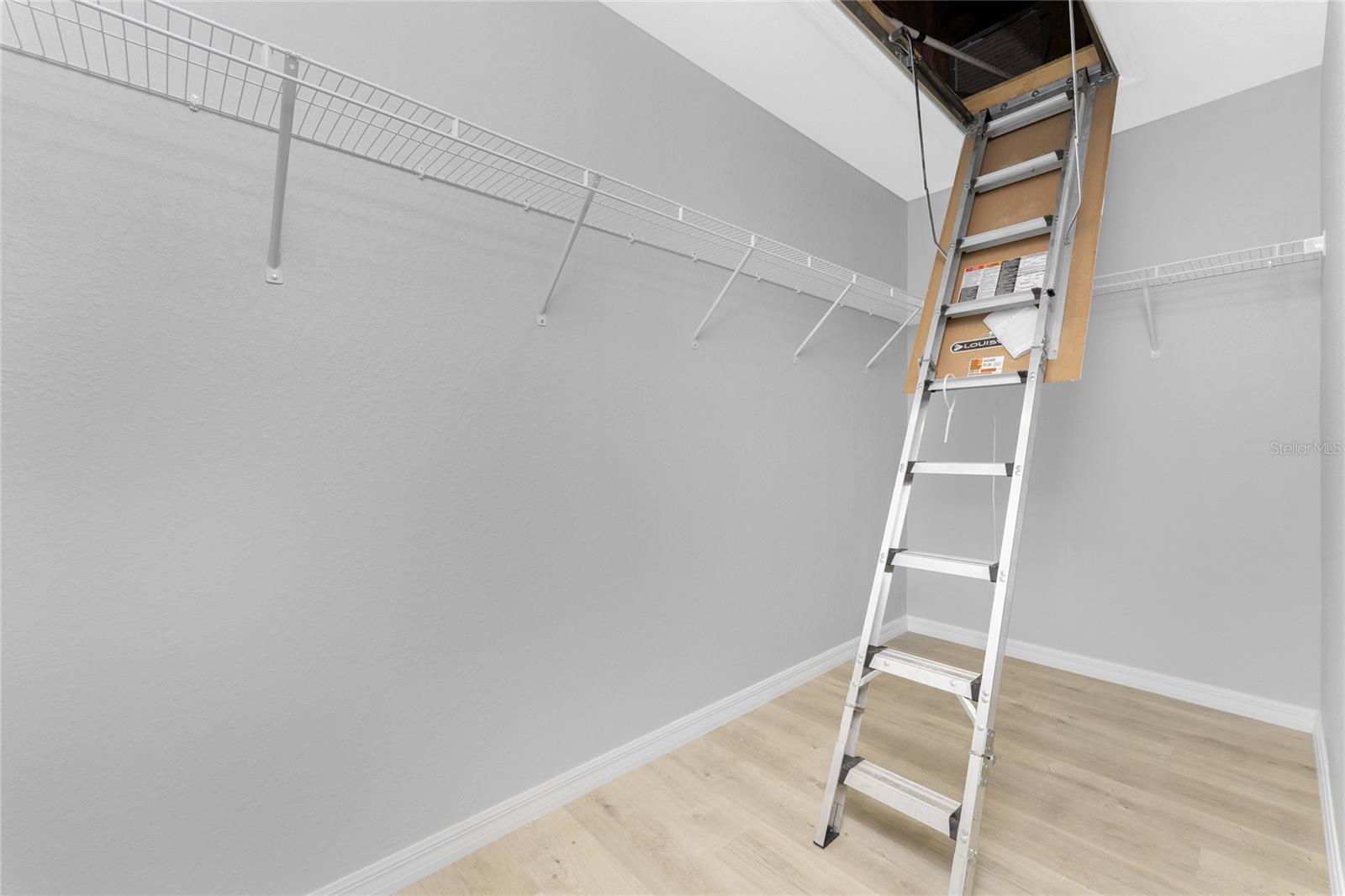 Listing photo id 30 for 5081 Chamberlain Boulevard