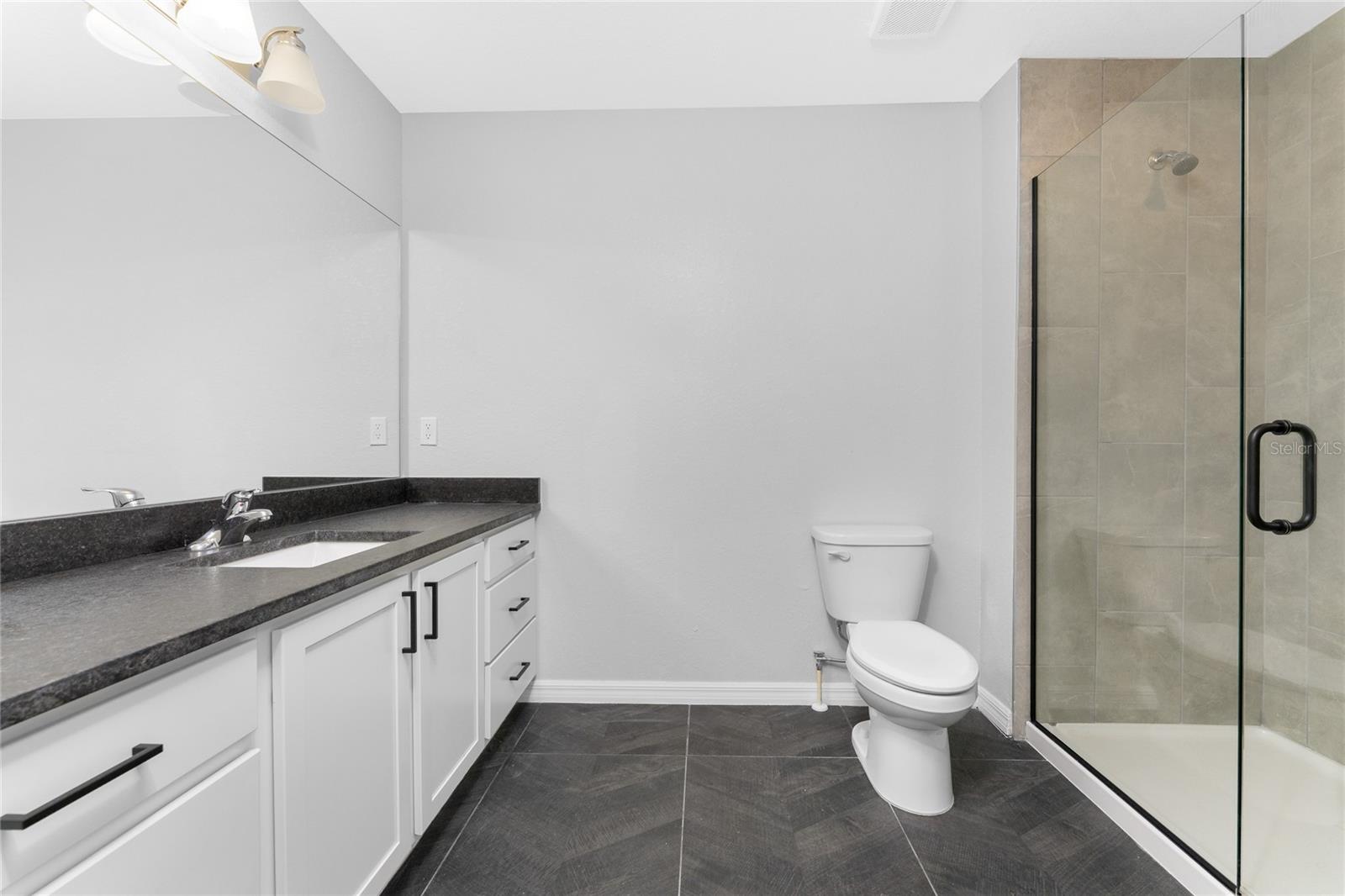 Listing photo id 32 for 5081 Chamberlain Boulevard