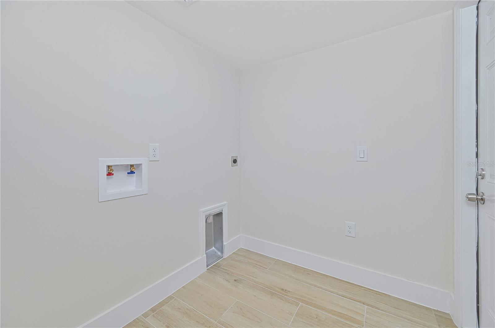 Image 33 of 46 For 14187 Barnwood Lane