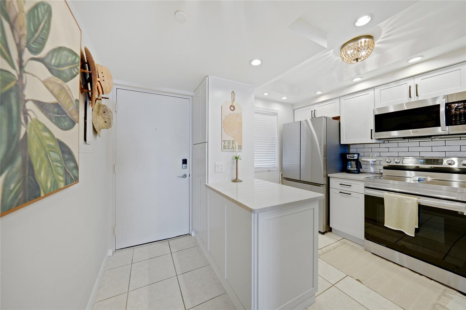 Image 11 of 46 For 1591 Beach Road 202