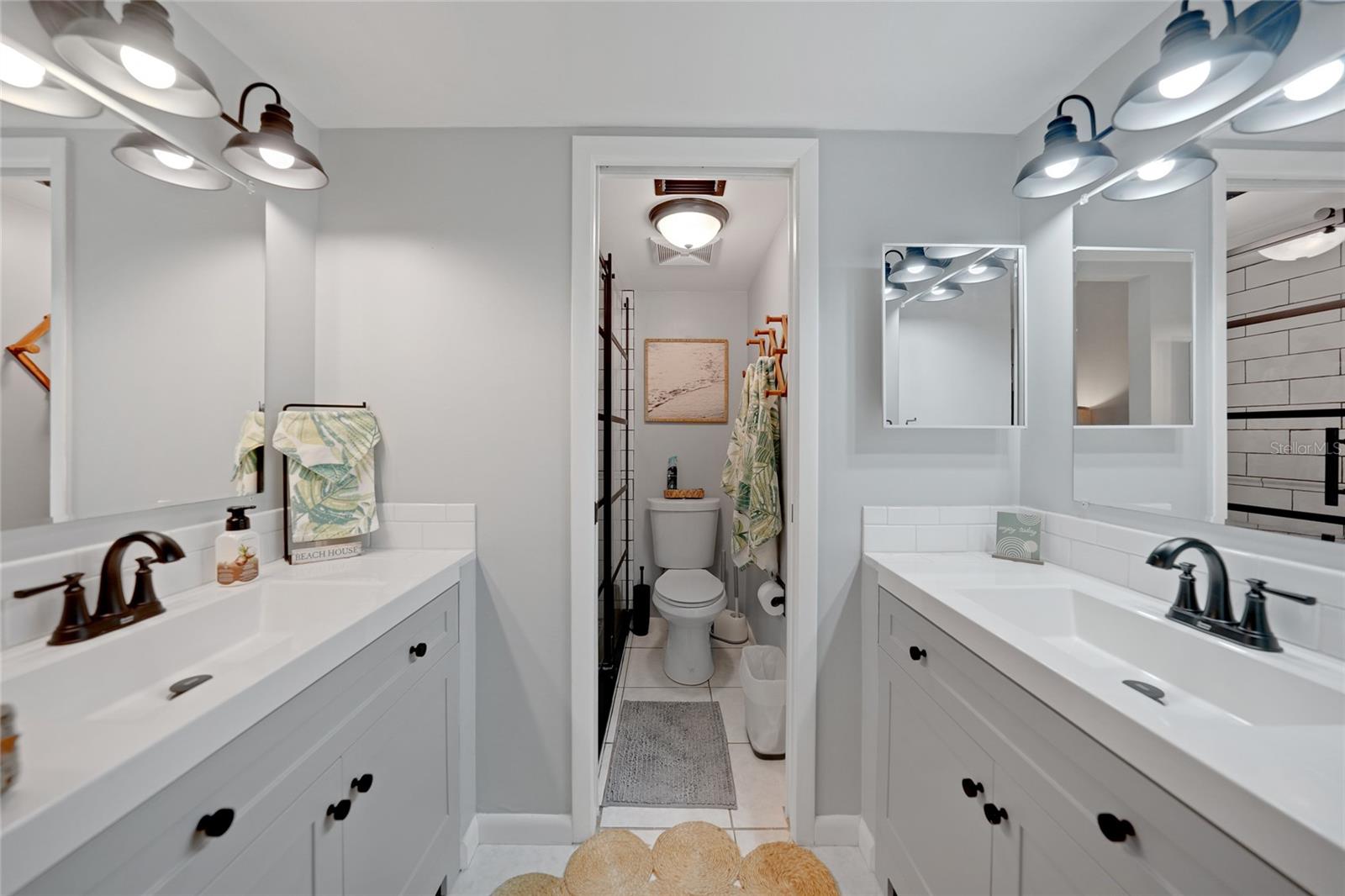 Image 16 of 46 For 1591 Beach Road 202