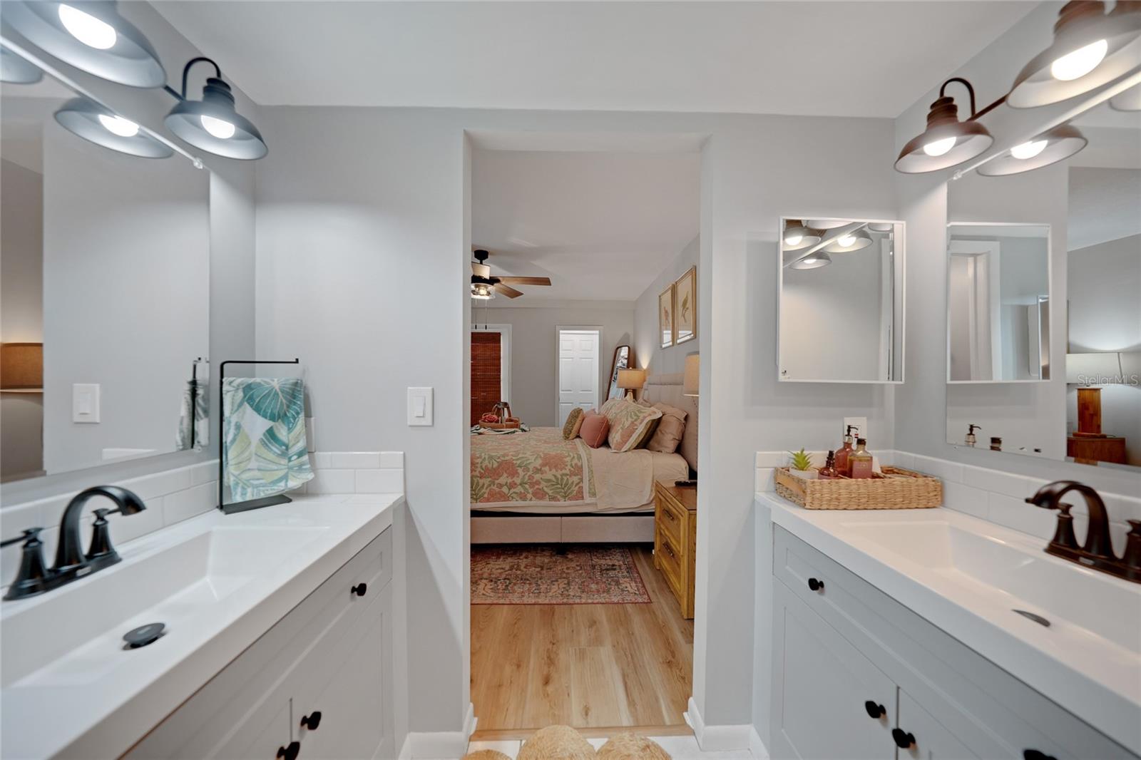 Image 17 of 46 For 1591 Beach Road 202