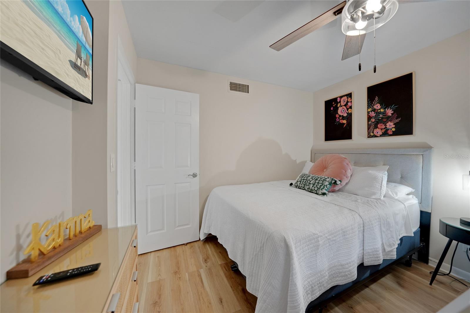 Image 20 of 46 For 1591 Beach Road 202