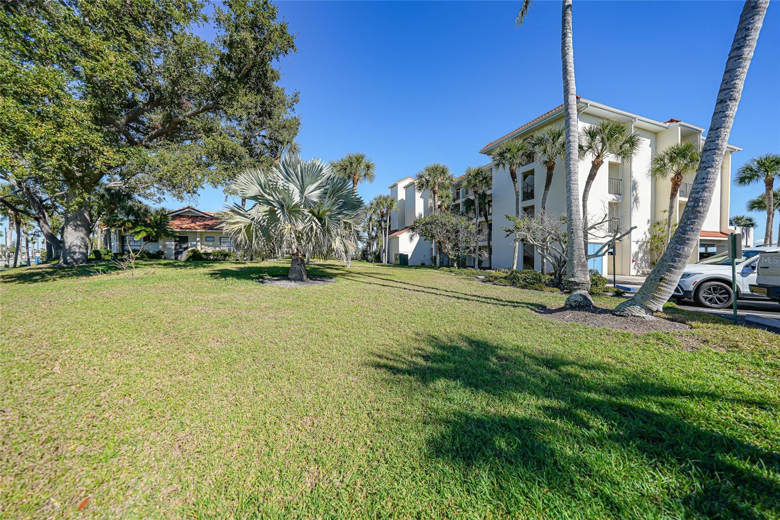 Image 37 of 46 For 1591 Beach Road 202