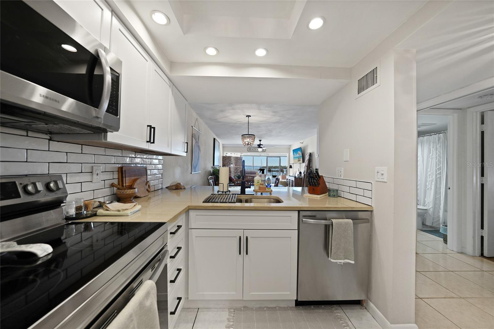 Image 8 of 46 For 1591 Beach Road 202