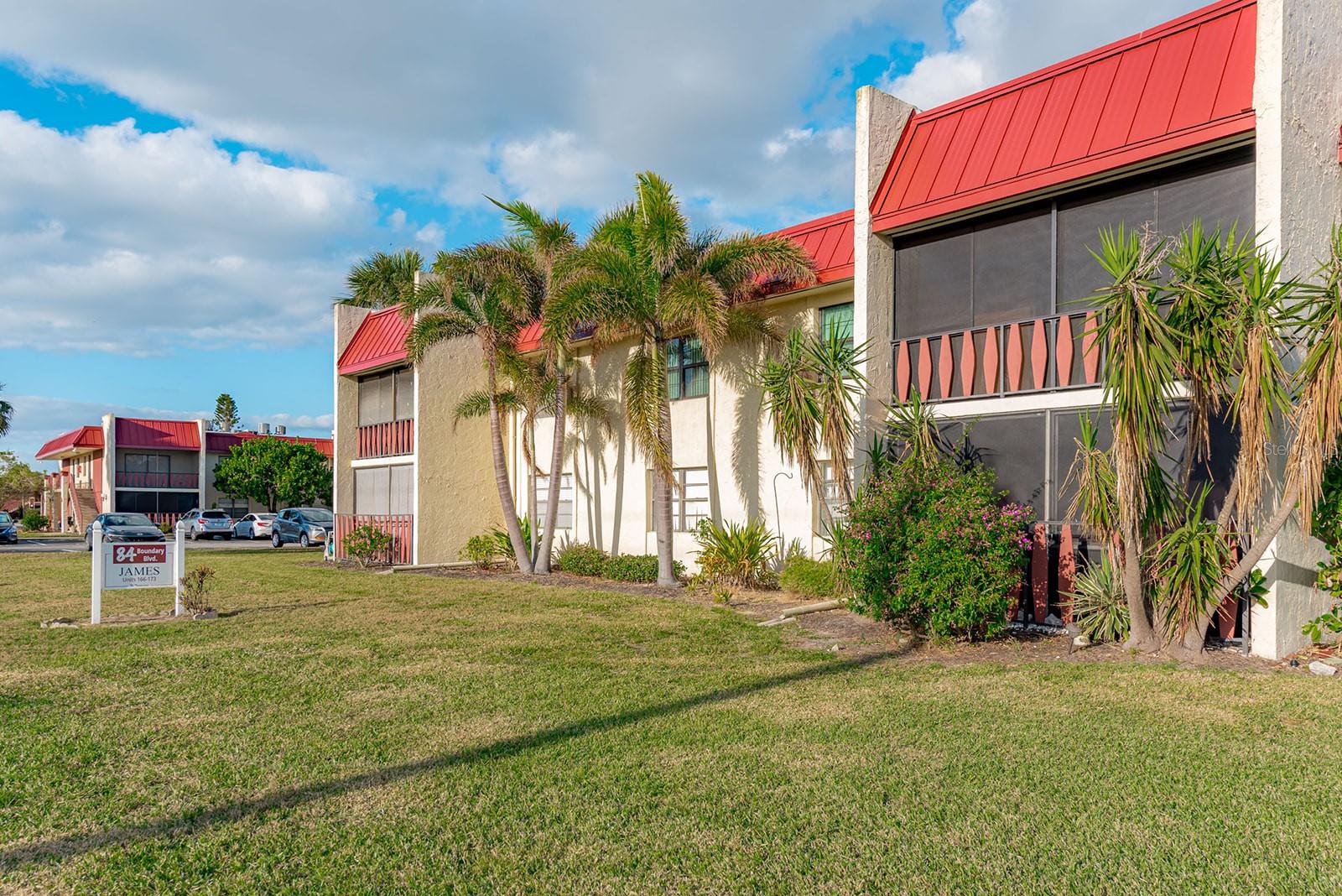 Image 4 of 50 For 84 Boundary Boulevard 165