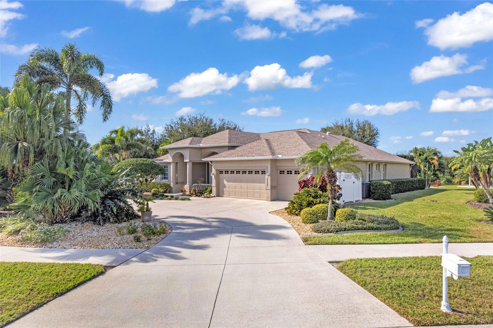 Details for 895 Clear Lake Drive, ENGLEWOOD, FL 34223