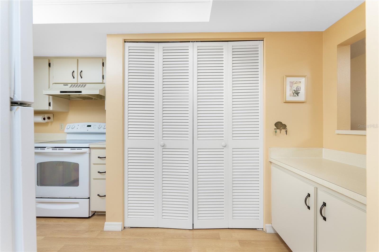 Image 19 of 58 For 2700 Beach Road E107