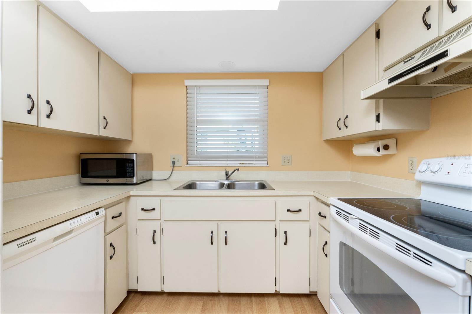 Image 21 of 58 For 2700 Beach Road E107