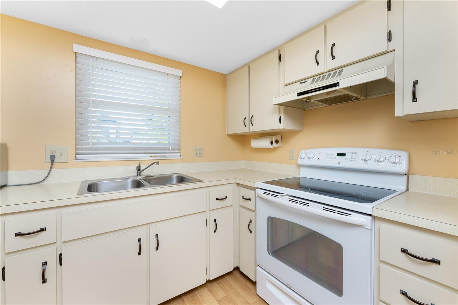 Image 24 of 58 For 2700 Beach Road E107