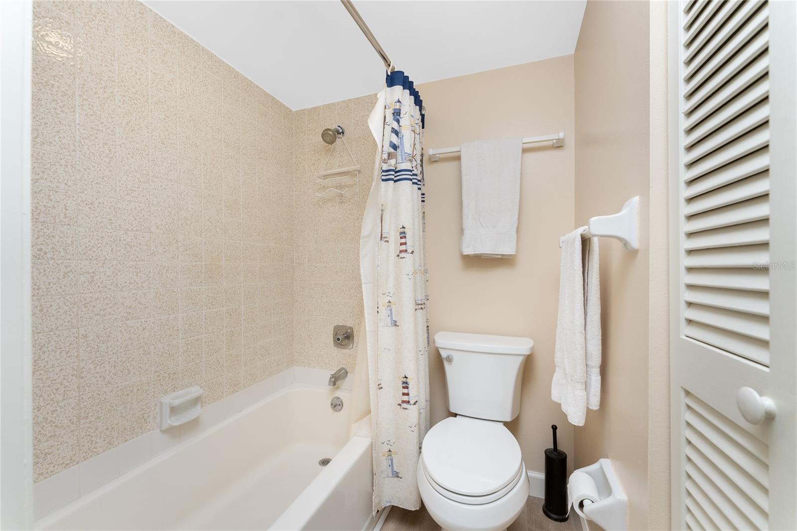 Image 31 of 58 For 2700 Beach Road E107