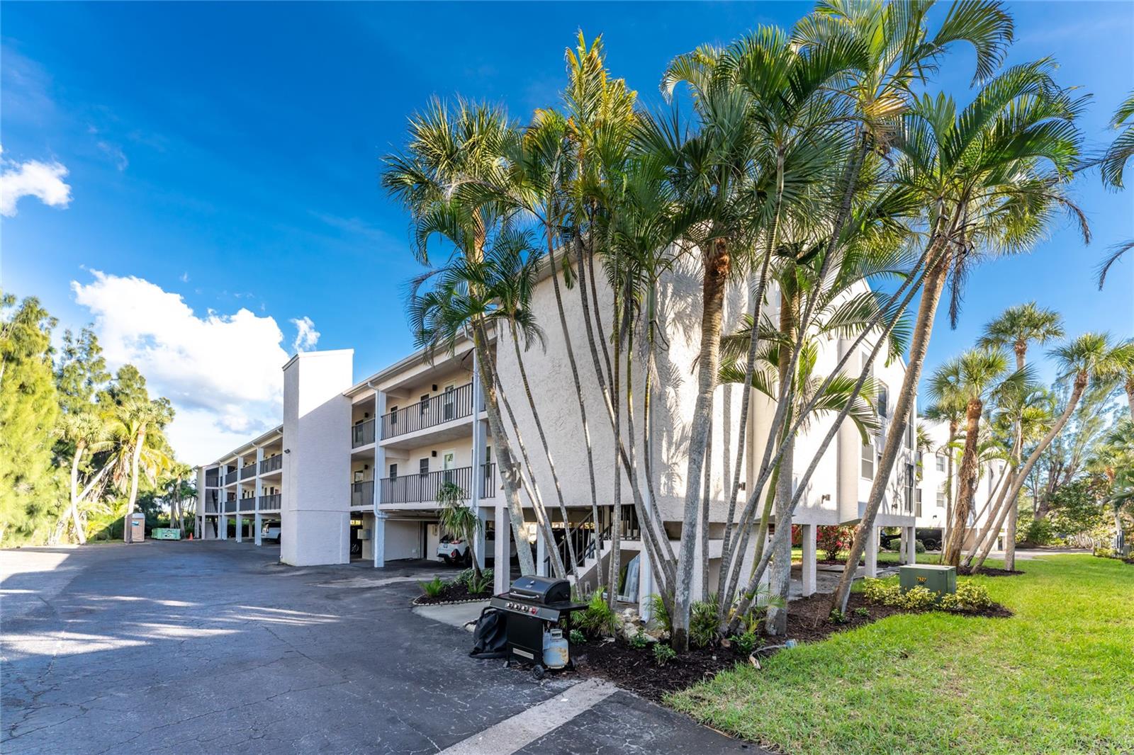 Image 42 of 58 For 2700 Beach Road E107