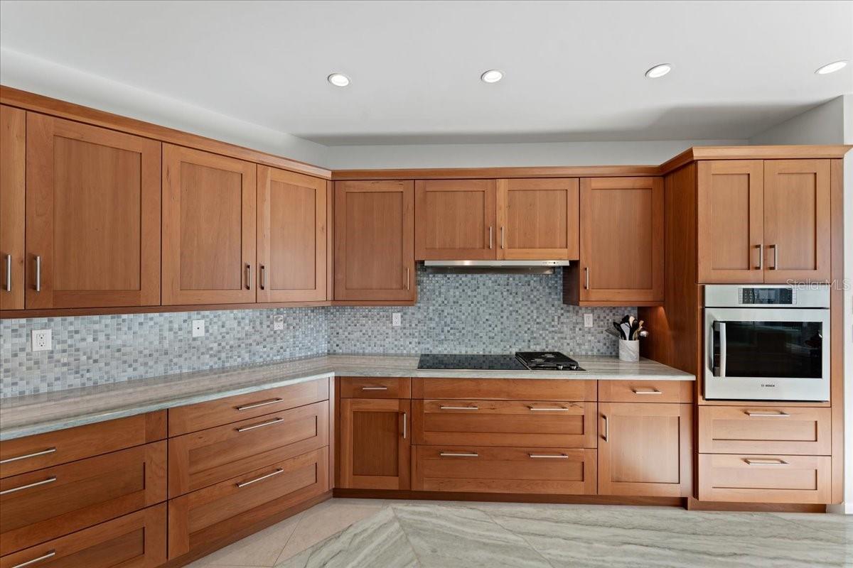 Image 17 of 65 For 2708 Beach Road 2