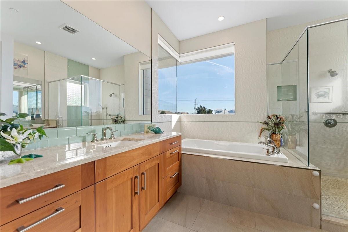 Image 37 of 65 For 2708 Beach Road 2