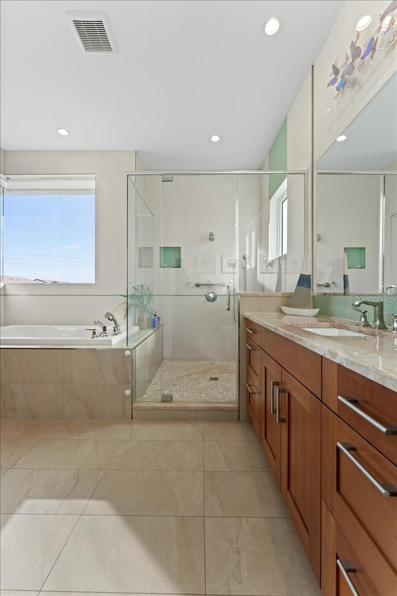 Image 38 of 65 For 2708 Beach Road 2