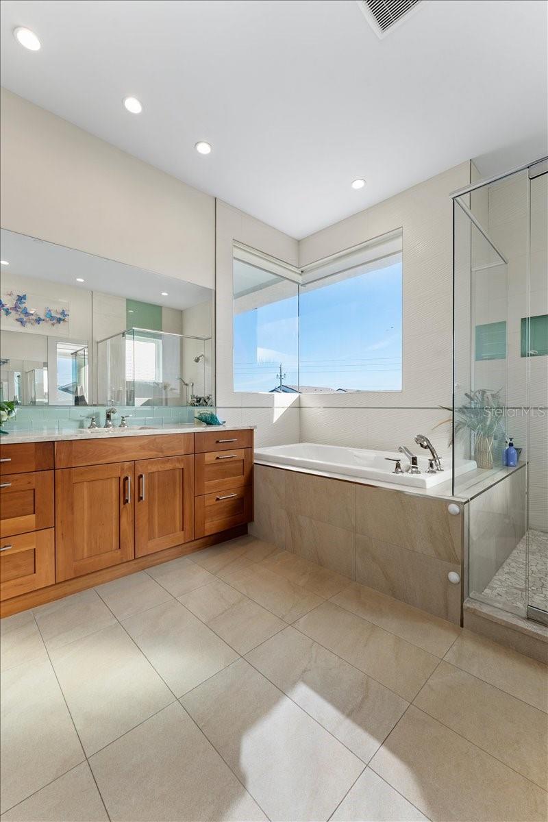 Image 39 of 65 For 2708 Beach Road 2