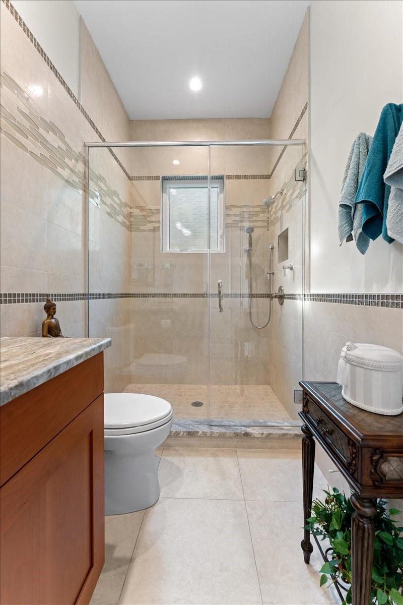 Image 51 of 65 For 2708 Beach Road 2