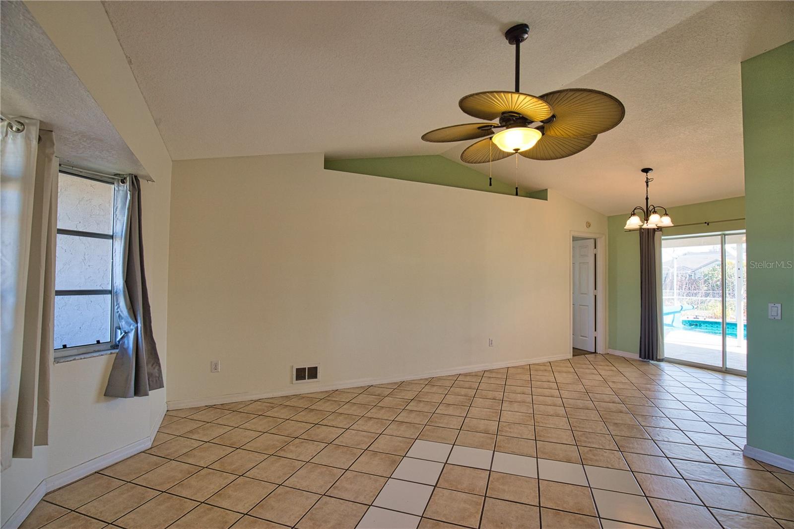 Image 7 of 47 For 7202 Mamouth