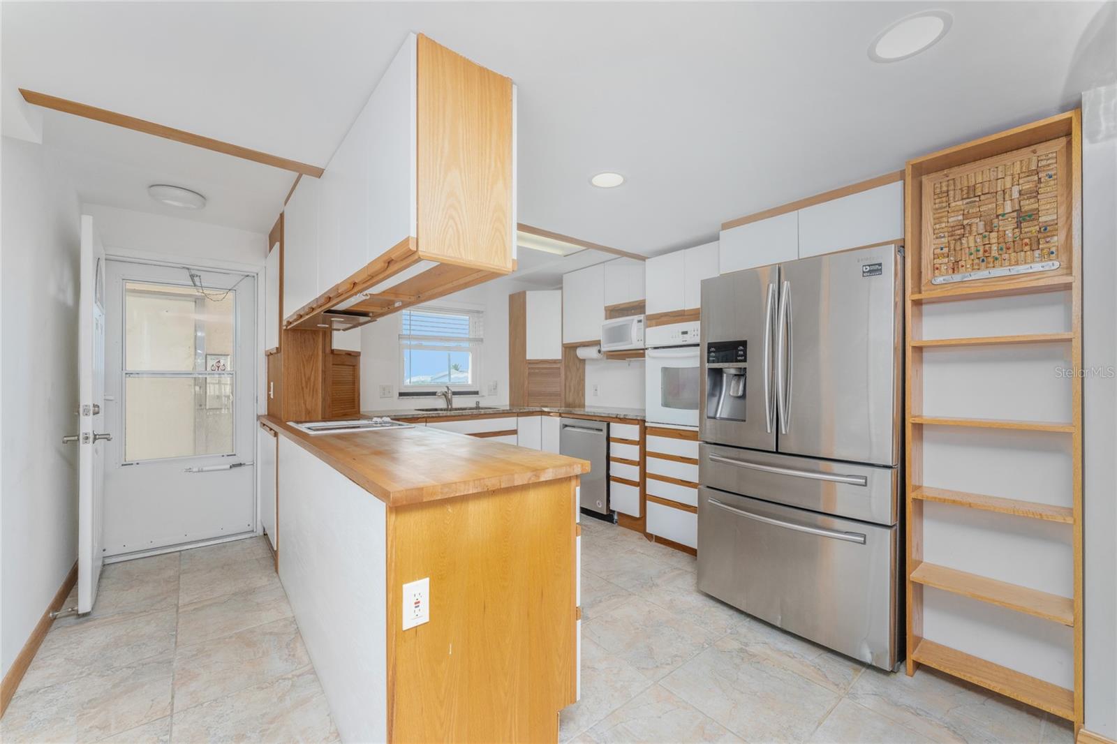 Image 16 of 64 For 2700 Beach Road D203