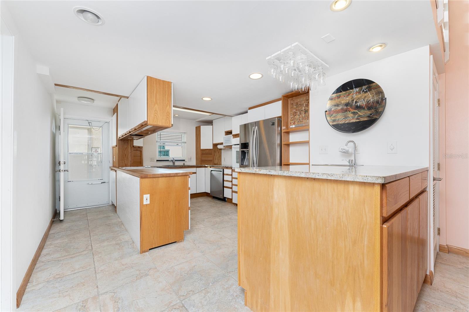 Image 17 of 64 For 2700 Beach Road D203