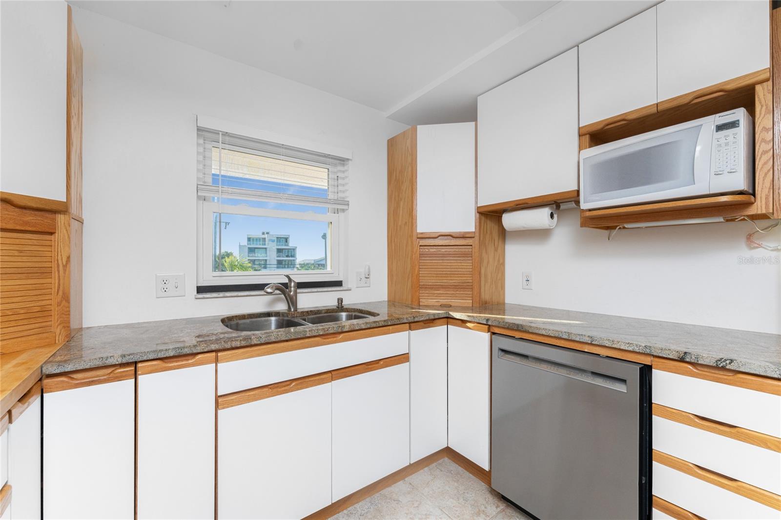 Image 20 of 64 For 2700 Beach Road D203