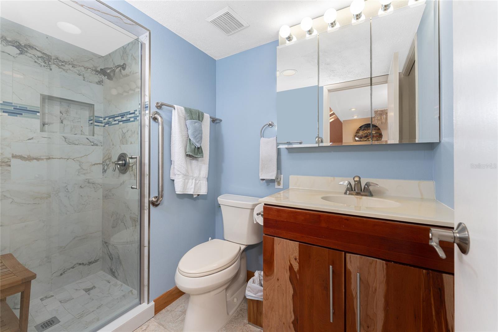 Image 31 of 64 For 2700 Beach Road D203