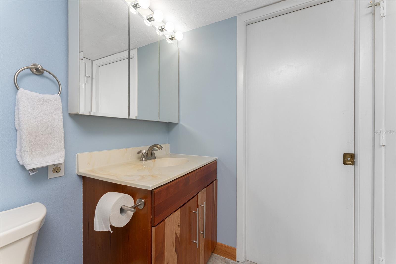 Image 33 of 64 For 2700 Beach Road D203