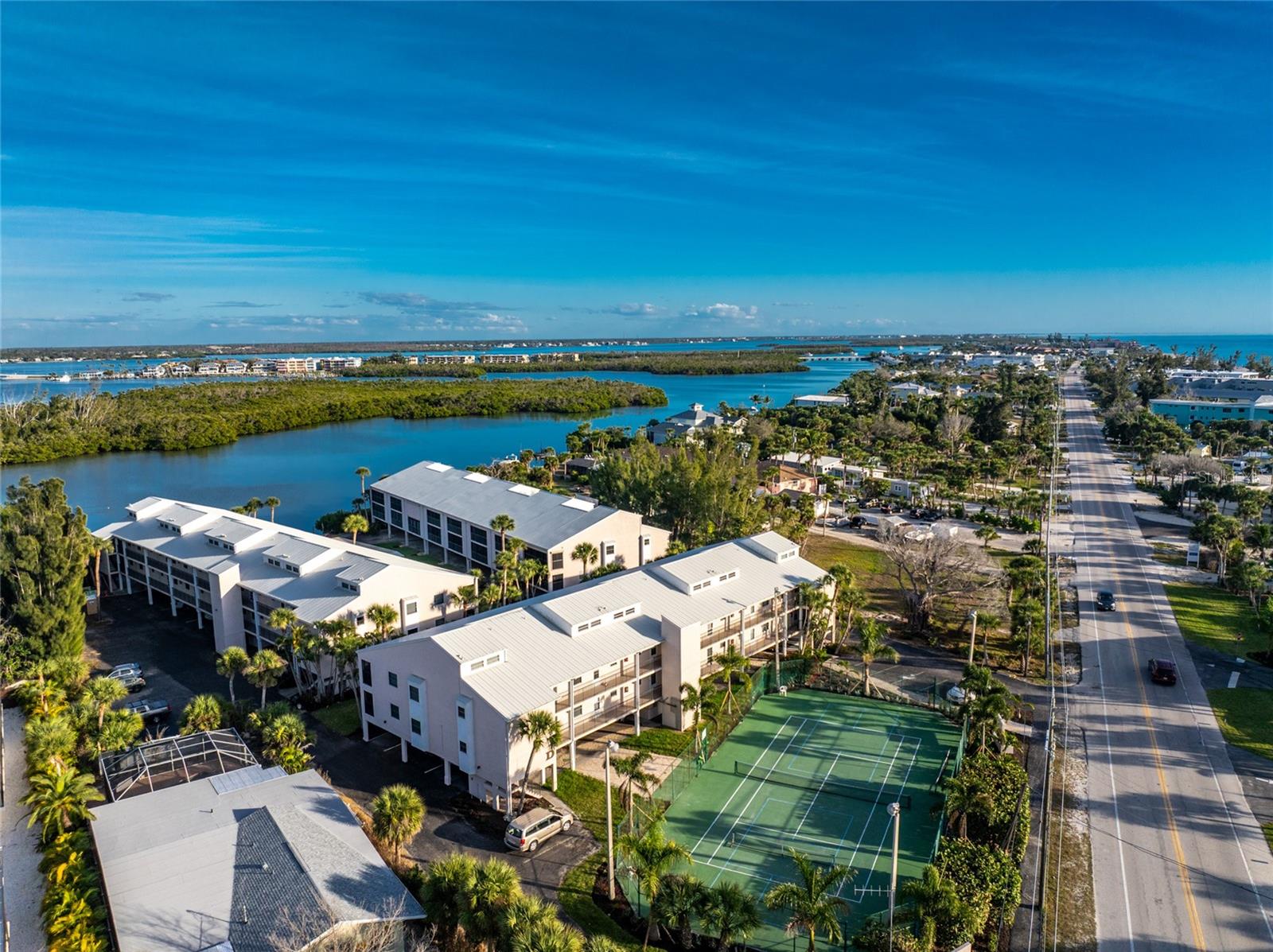 Image 44 of 64 For 2700 Beach Road D203