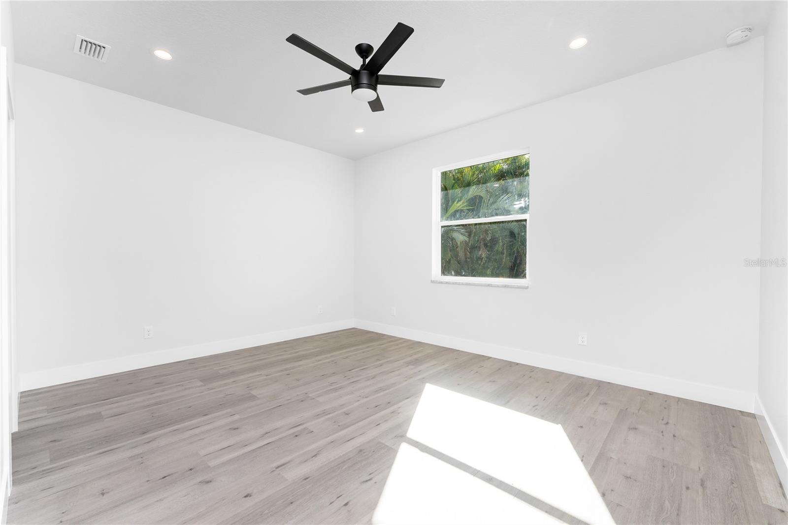 Image 17 of 50 For 27 Bunker Court