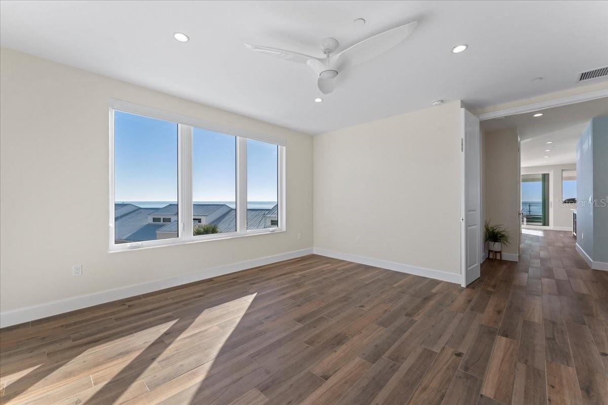 Image 42 of 86 For 2708 Beach Road 5