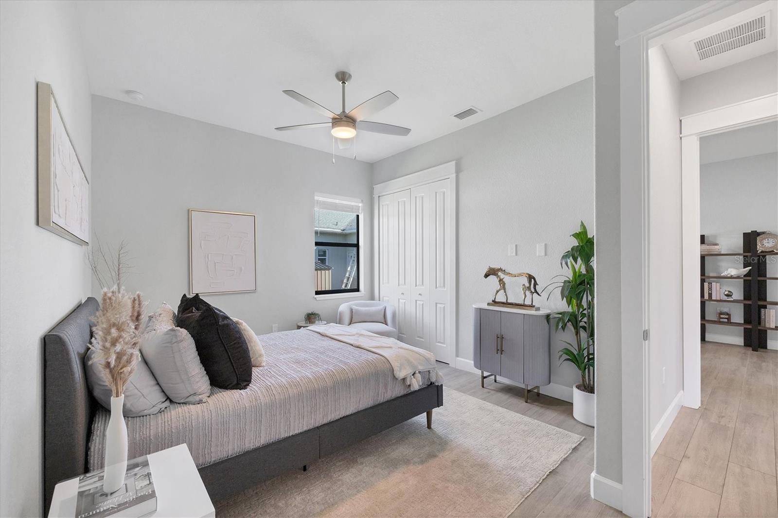 Image 32 of 82 For 15050 Leipzig Circle