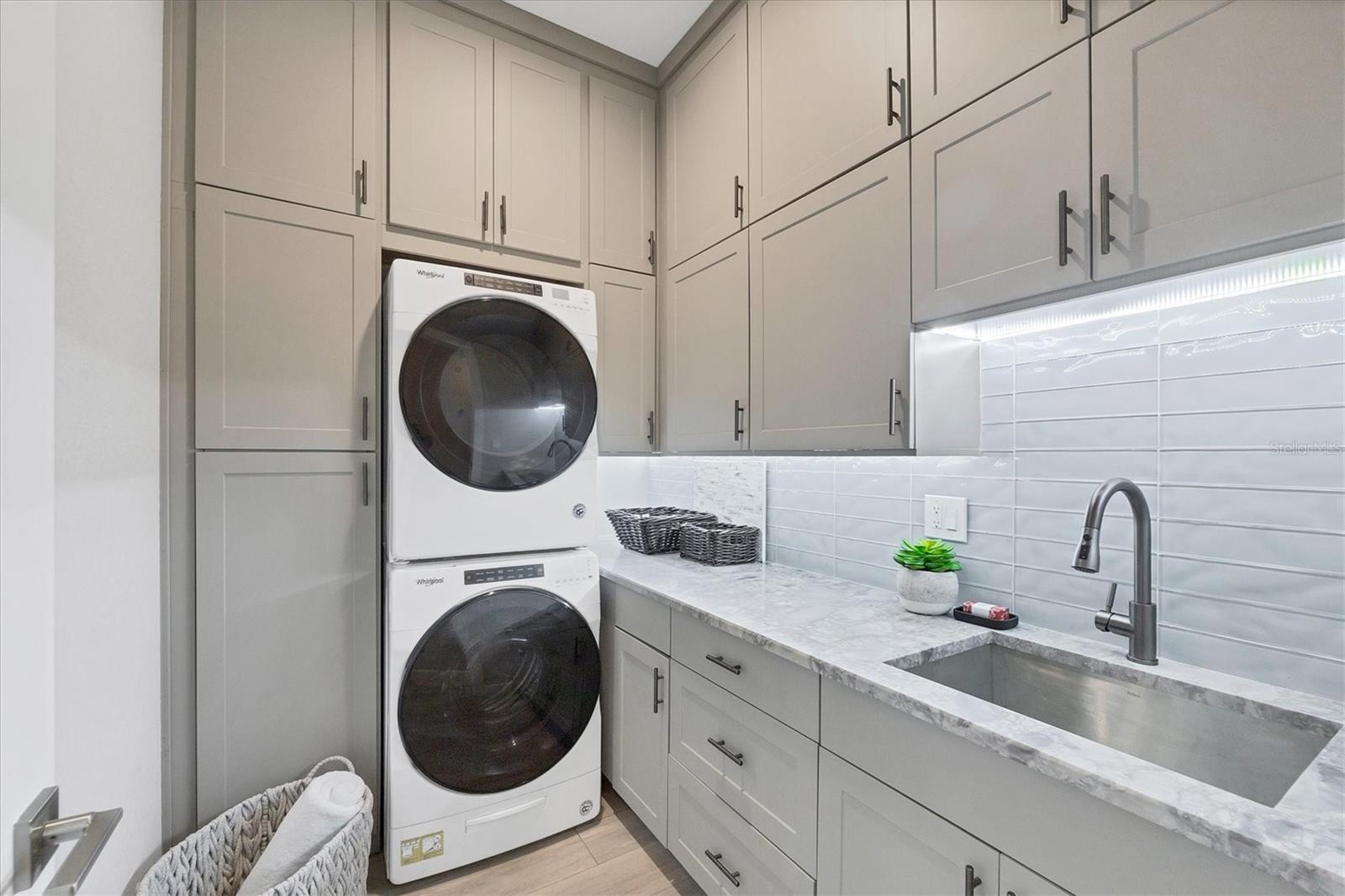 Image 40 of 82 For 15050 Leipzig Circle