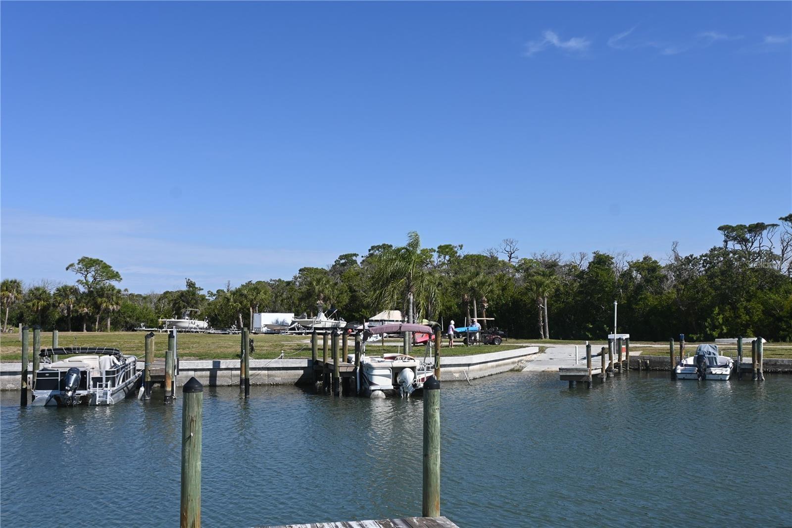 Image 4 of 11 For 7500 Park Pointe Drive 42