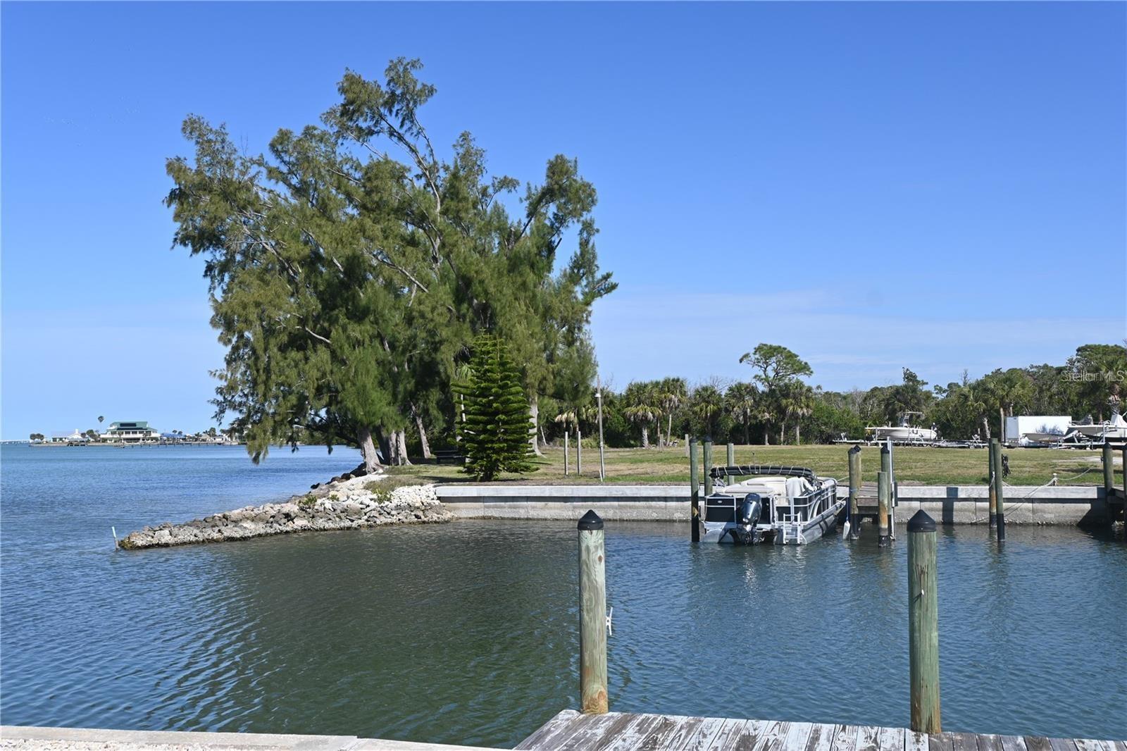 Image 5 of 11 For 7500 Park Pointe Drive 42