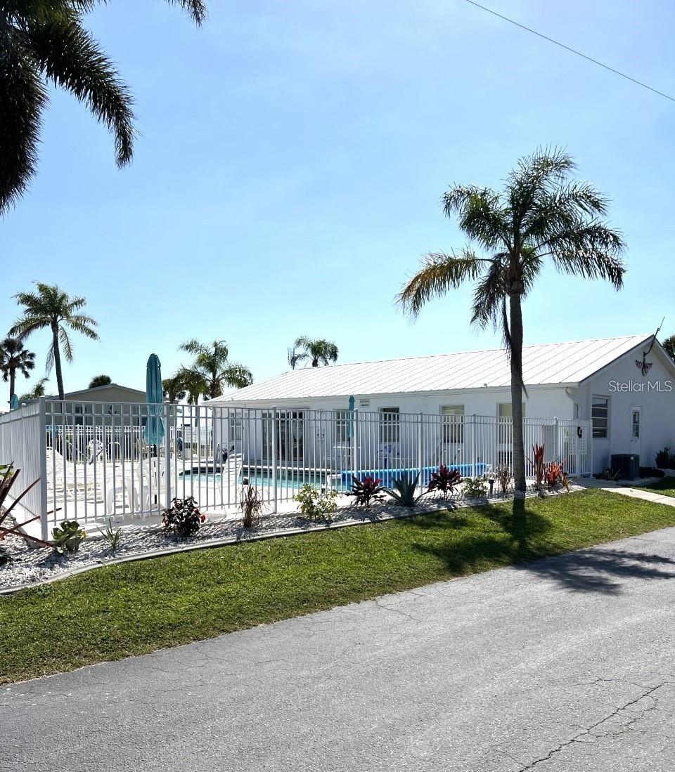 Image 9 of 11 For 7500 Park Pointe Drive 42