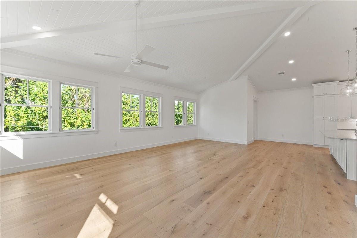 Image 11 of 75 For 847 Belcher Road